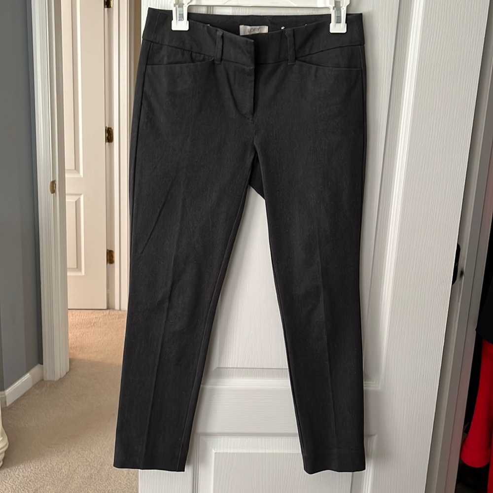 LOFT Skinny Ankle Petite Trousers in Dark Grey; Size 0P